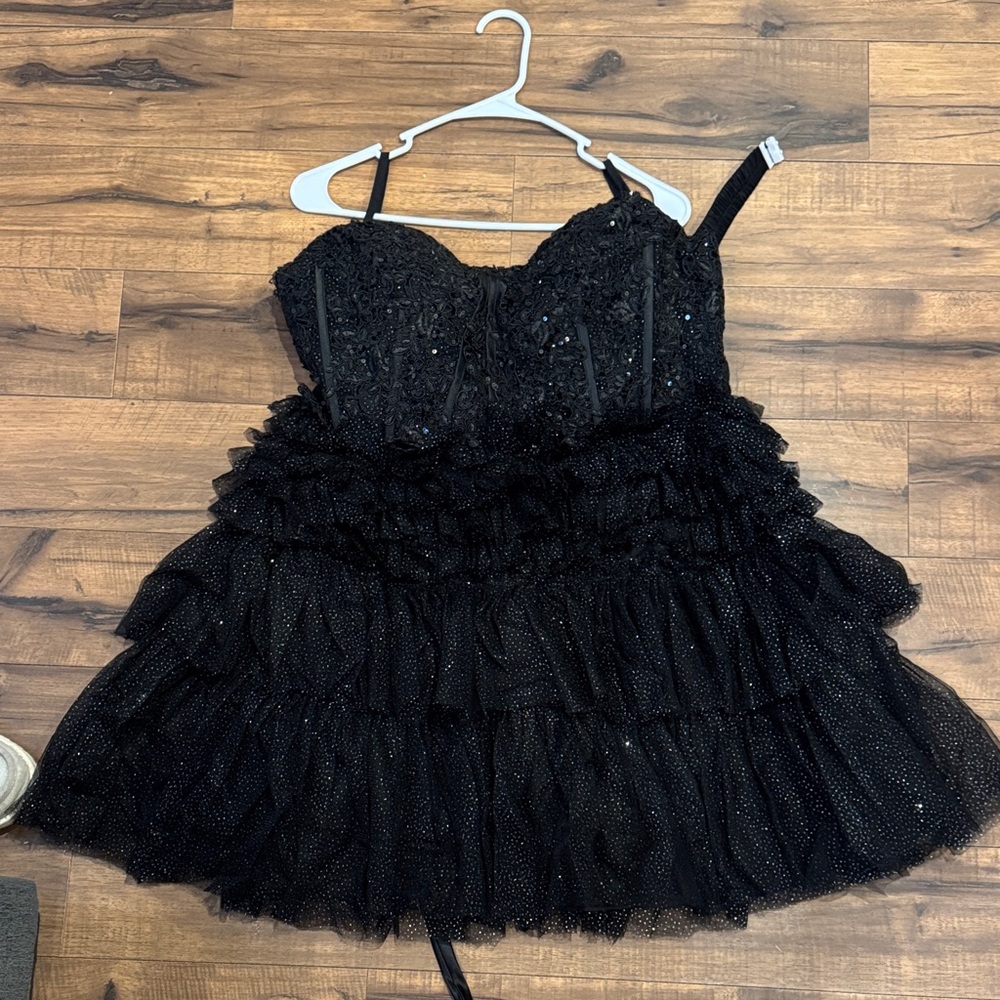 Elegant Black strapless Dress